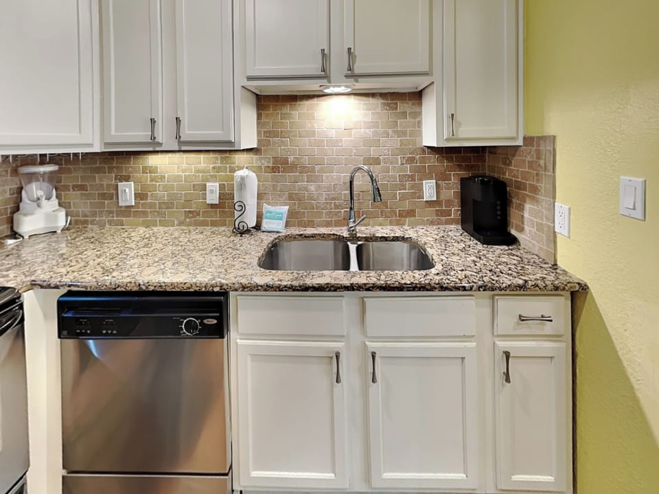 Condo (2 Bedrooms) | Property amenity