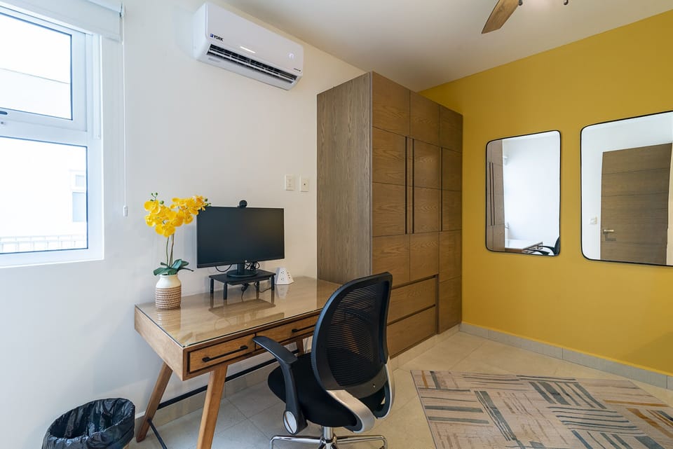 Office area in Bedroom 3