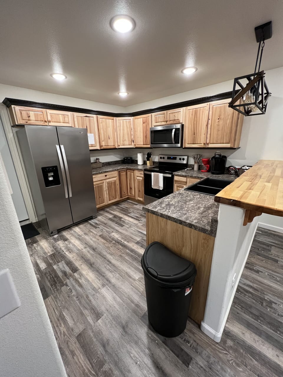 Fully stocked kitchen with dishwasher 