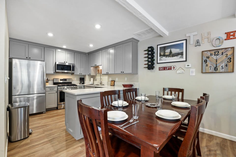 Condo, Multiple Beds, Kitchen, Mountain View (Family Fun Getaway) | Dining