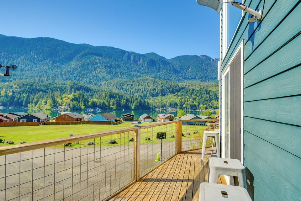 Deck | Mountain & Lake View