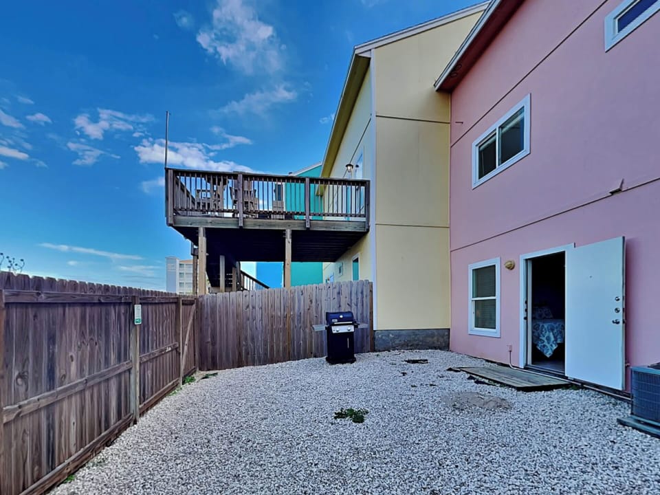 House (4 Bedrooms) | Property amenity