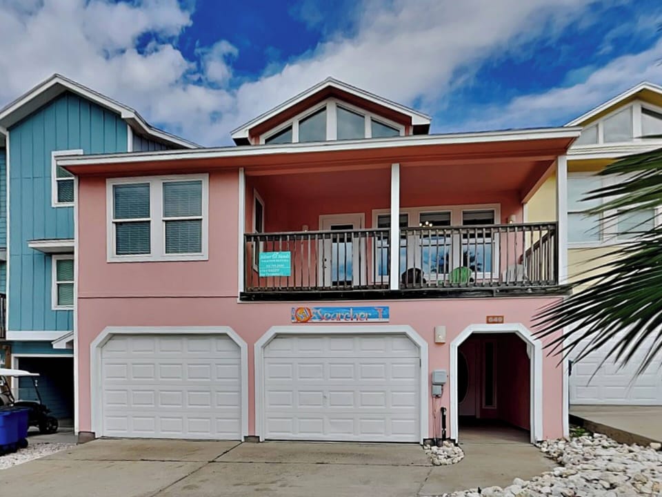 House (4 Bedrooms) | Front of property