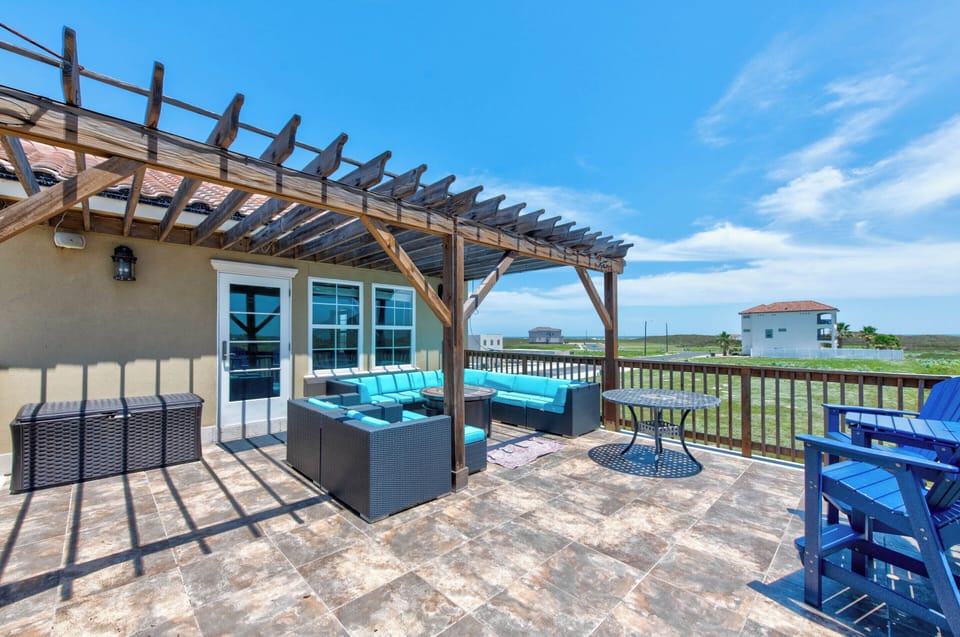 House (4 Bedrooms) | Front of property