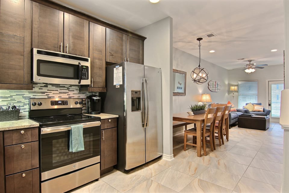 Condo (4 Bedrooms) | Property amenity