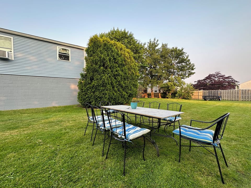 Outdoor dining for up to 8.