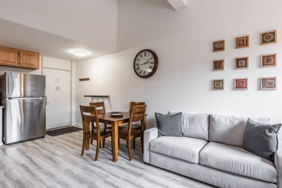 Living Room, Dining Table, Flat Screen TV, Fireplace Wood Burning