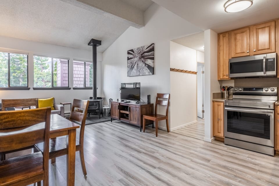 Living Room, Dining Table, Flat Screen TV, Fireplace Wood Burning