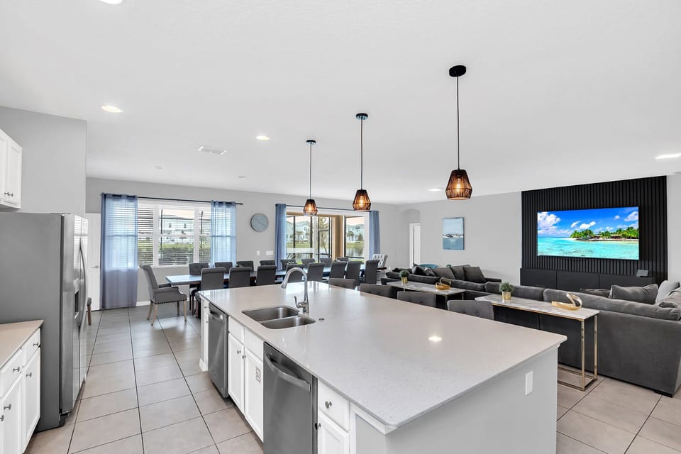 The home features 2 fridge/freezers and 2 dishwashers for convenience.