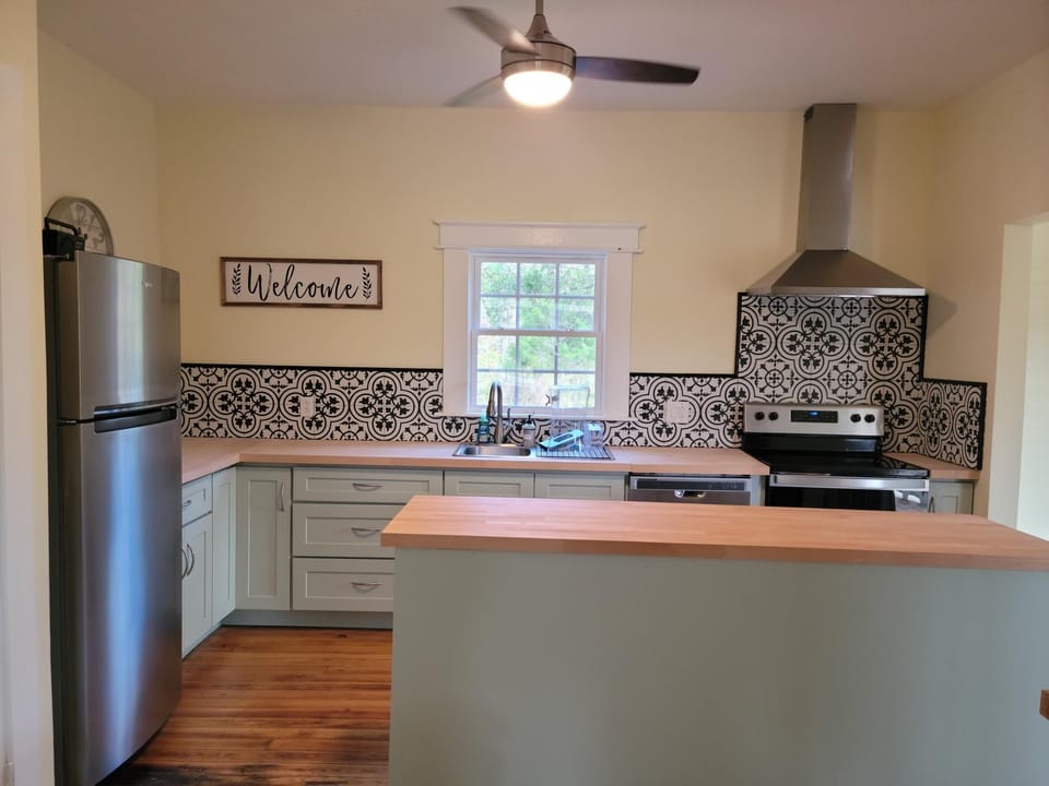 Beautiful, nicely equipped kitchen