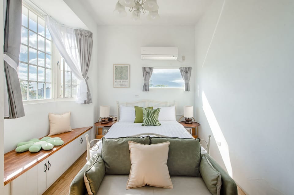 Deluxe Double Room, Balcony | Free WiFi, bed sheets