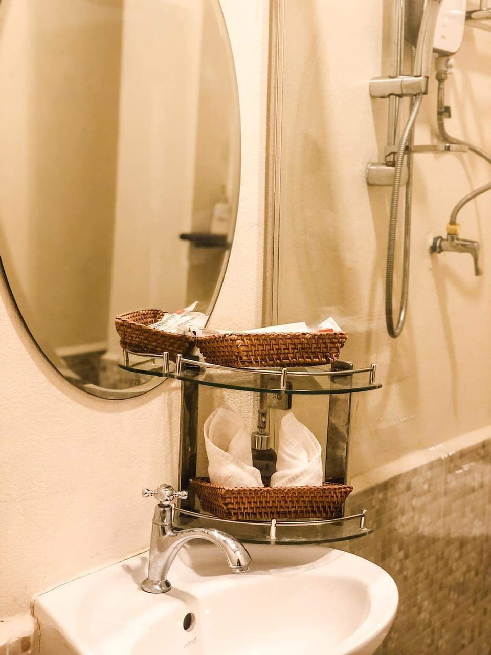 Standard Double Room | Bathroom | Shower, rainfall showerhead, hair dryer, slippers