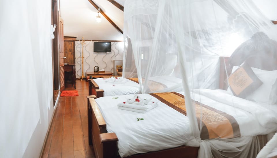 Standard Triple Room | In-room safe, bed sheets