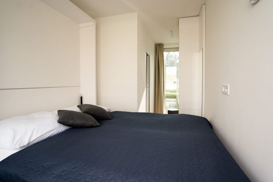 Basic Room | Laptop workspace, free WiFi, bed sheets