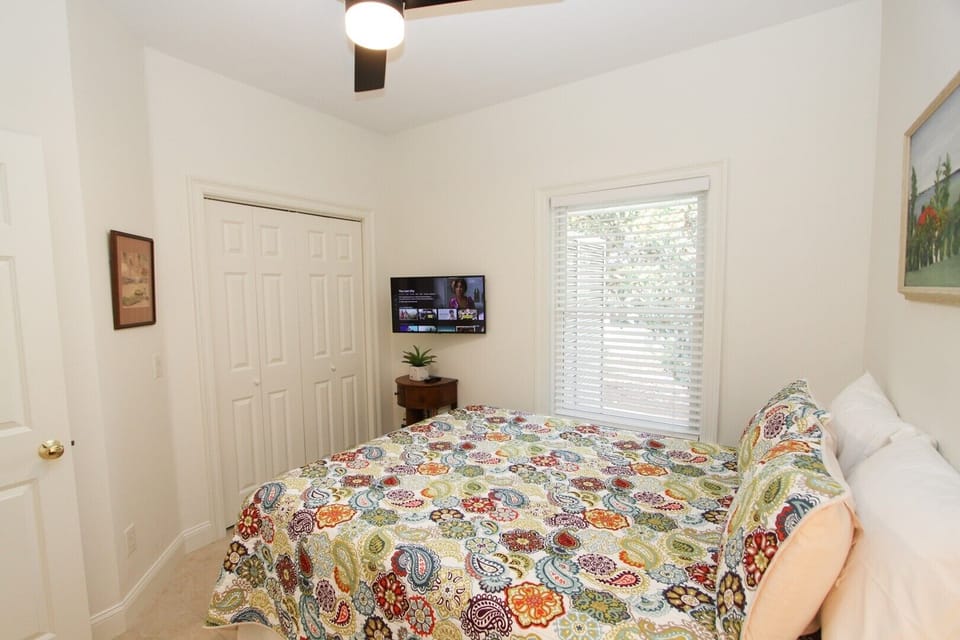 Queen Bedroom Towards Closet
