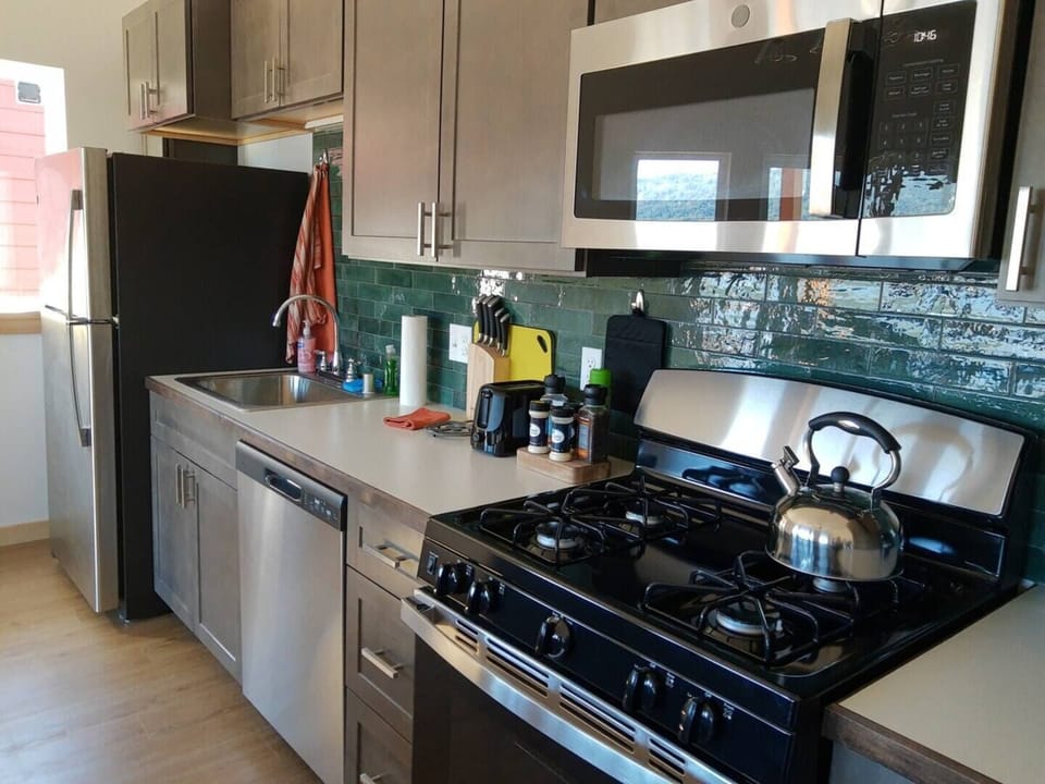 Alderwood Cabin Kitchen - Equipped with Basic Cooking Essentials 