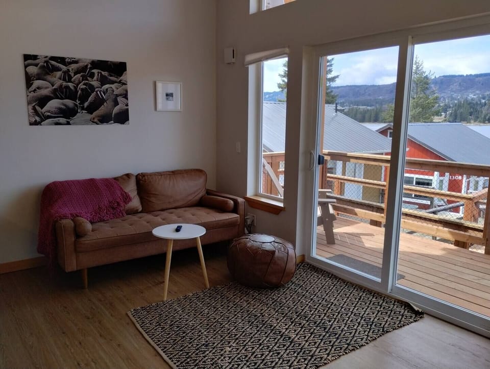 Dockside Cabin - Living Room with view of Beluga Lake.