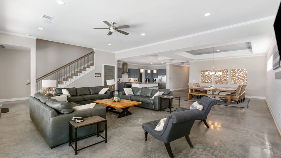 121 Bud Lane: Living Room