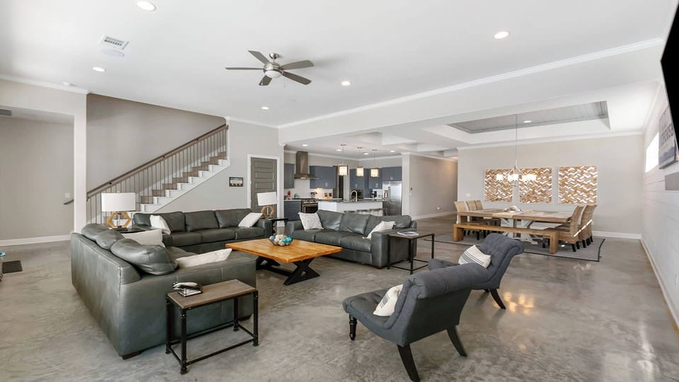121 Bud Lane: Living Room