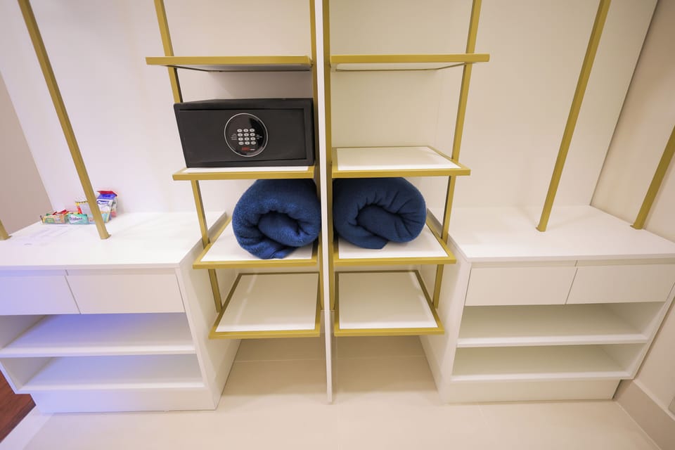 Superior Room (TWIN MASTER) | Minibar, in-room safe, desk, laptop workspace
