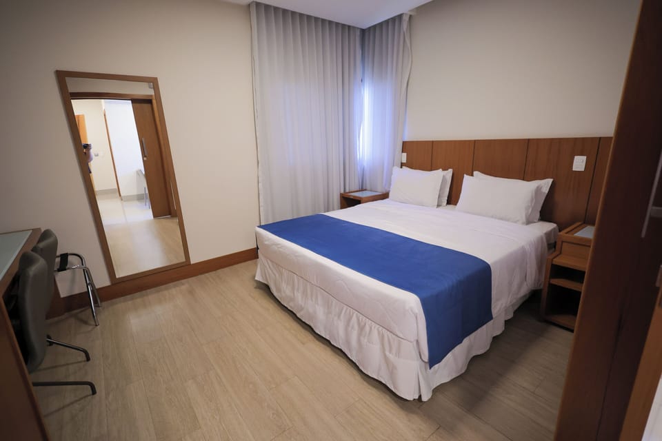 Deluxe Room (FLAT MASTER) | Minibar, in-room safe, desk, laptop workspace