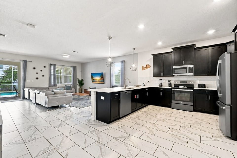 1521_Maidstone_Court_006
