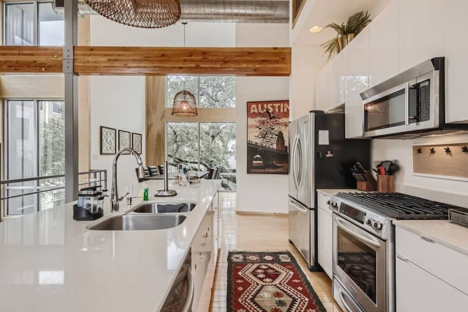 Full Kitchen
