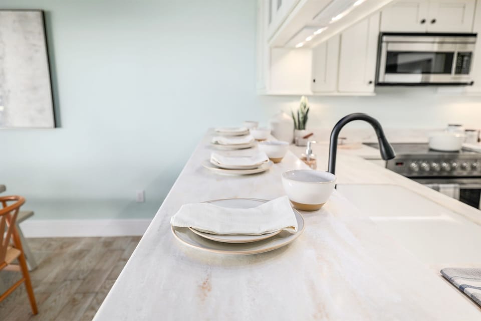 Large breakfast bar with seating