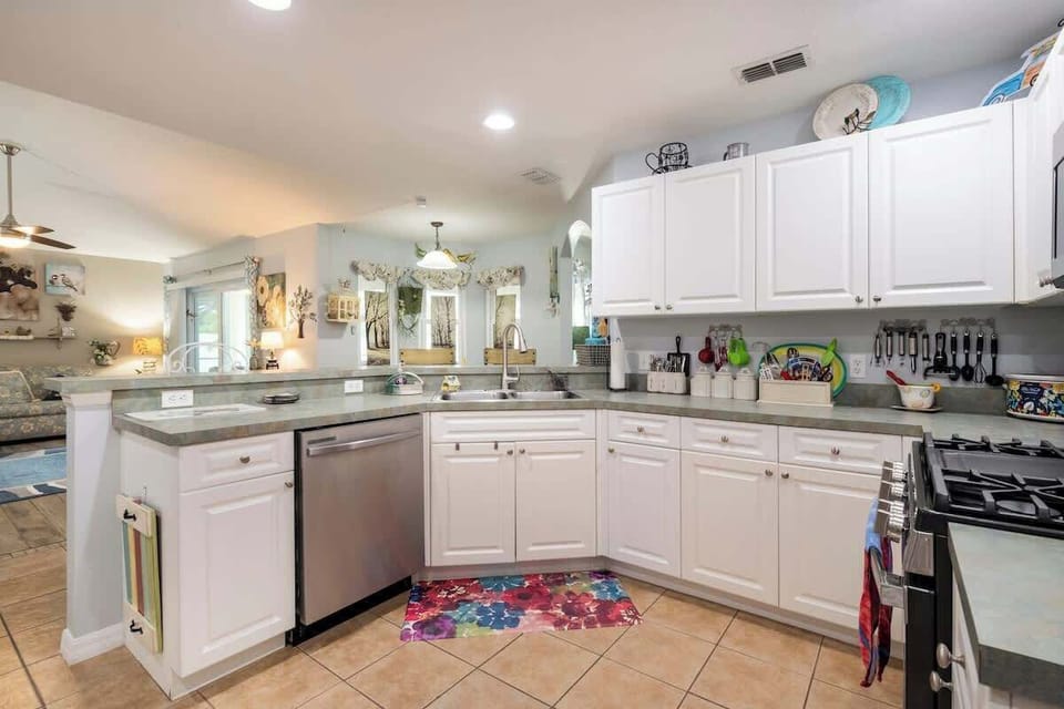 With plenty of cabinets you will find both space for your supplies and enough provided kitchen equipment for all your cooking and baking desires.