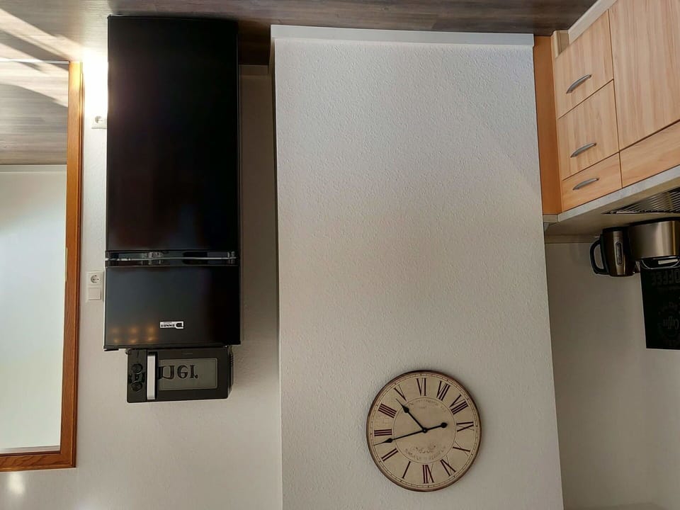 Wood, Clock, Cabinetry, Material Property, Gas, Hardwood, Shelving, Kitchen Appliance, Countertop