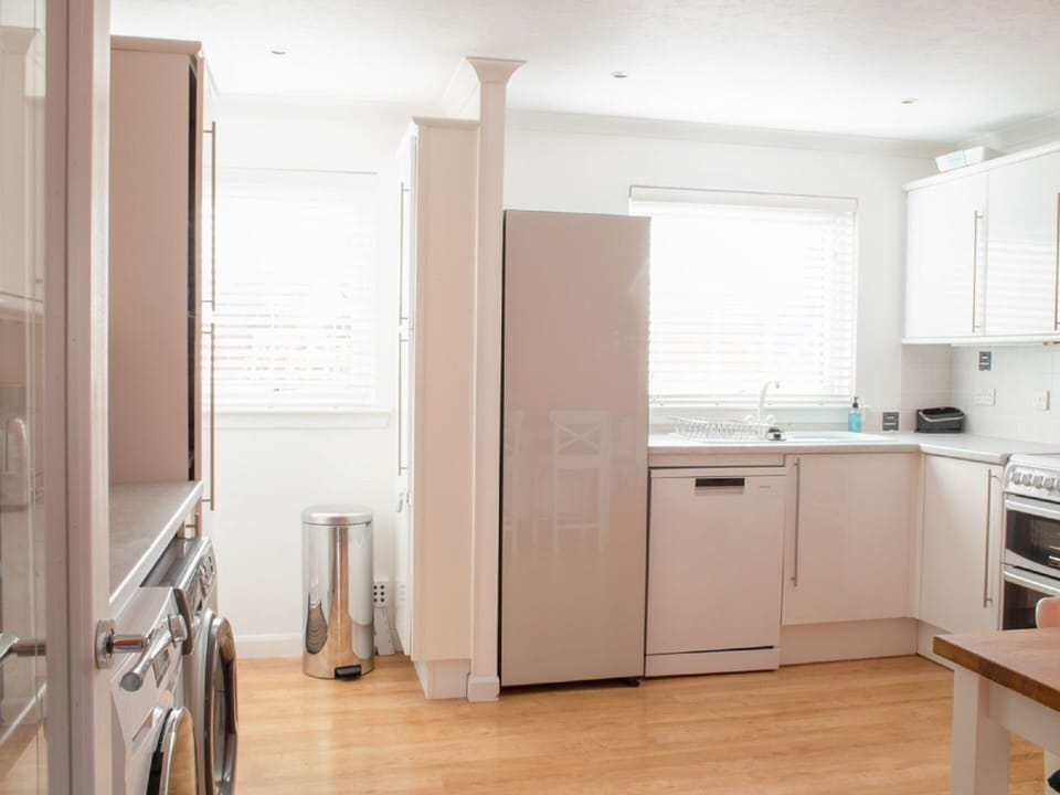 Cabinetry, Laundry Room, Building, Wood, Window, Home Appliance, Flooring, Floor, Line