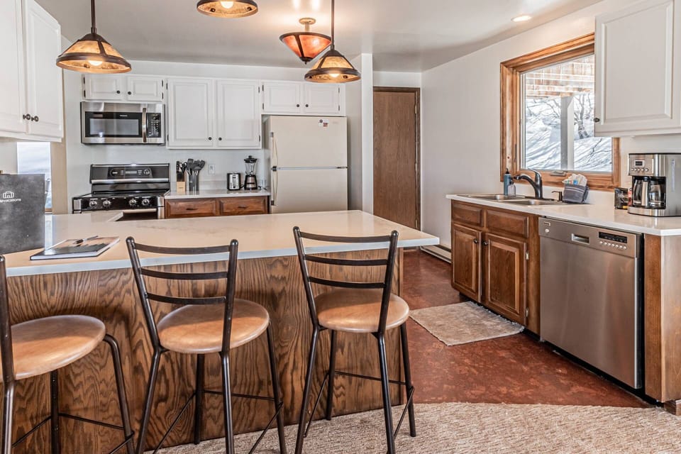 Cozy breakfast bar—perfect for quick bites, morning coffee, or casual chats.