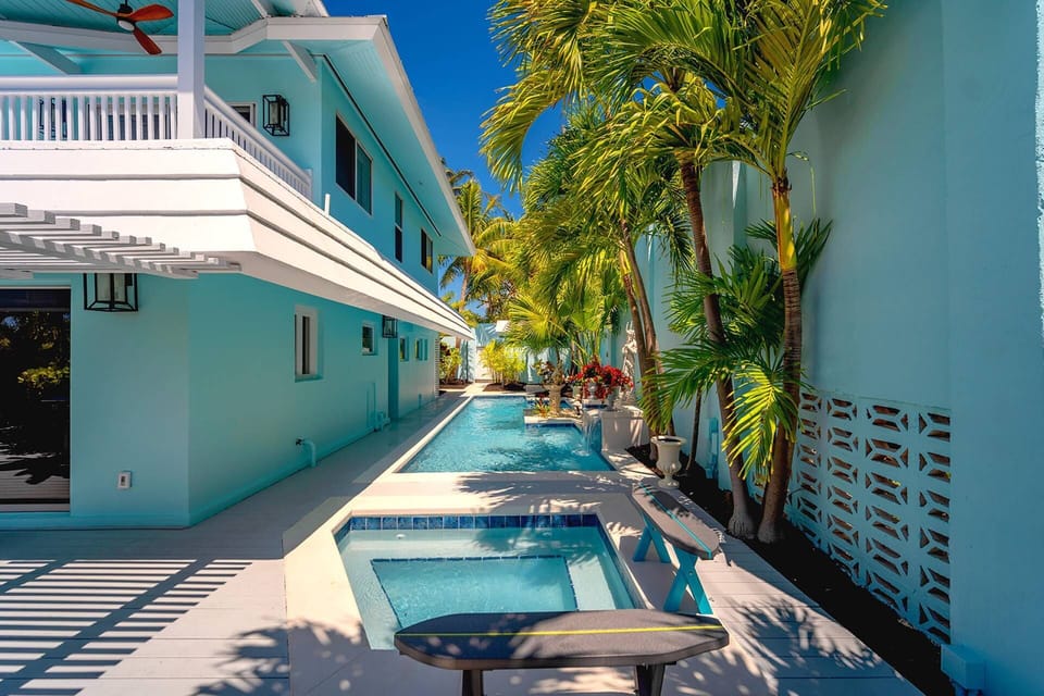 Make the most of your day by relaxing in the pool or hot tub, both with a stunning view overlooking the canal