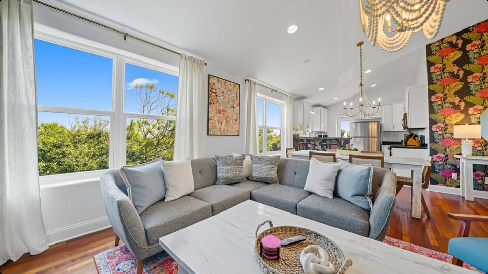 Spacious, modern living area