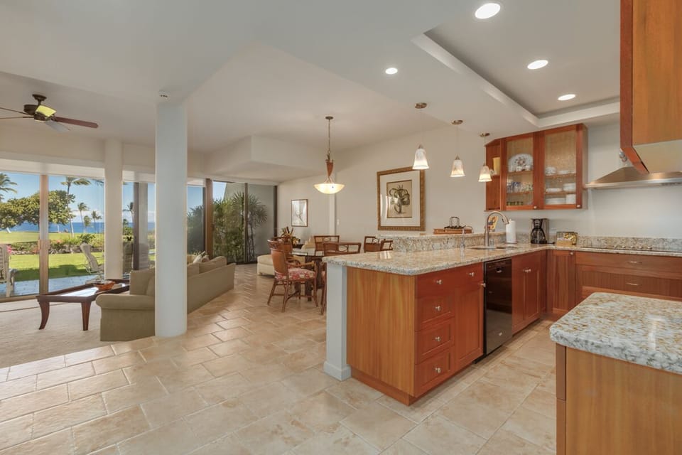 Dining area off kitchen
