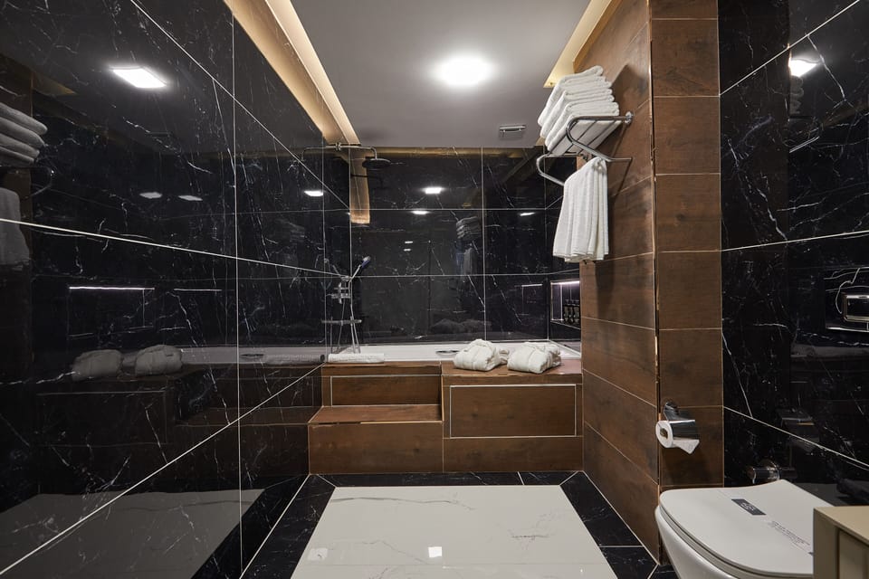 Family Room, Jetted Tub | Bathroom | Jetted tub, designer toiletries, hair dryer, slippers