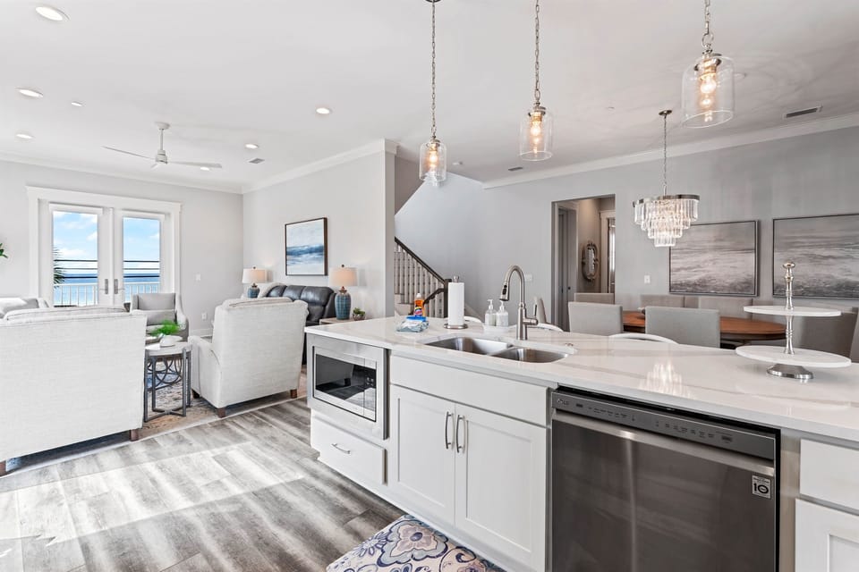 Kitchen/Living Area