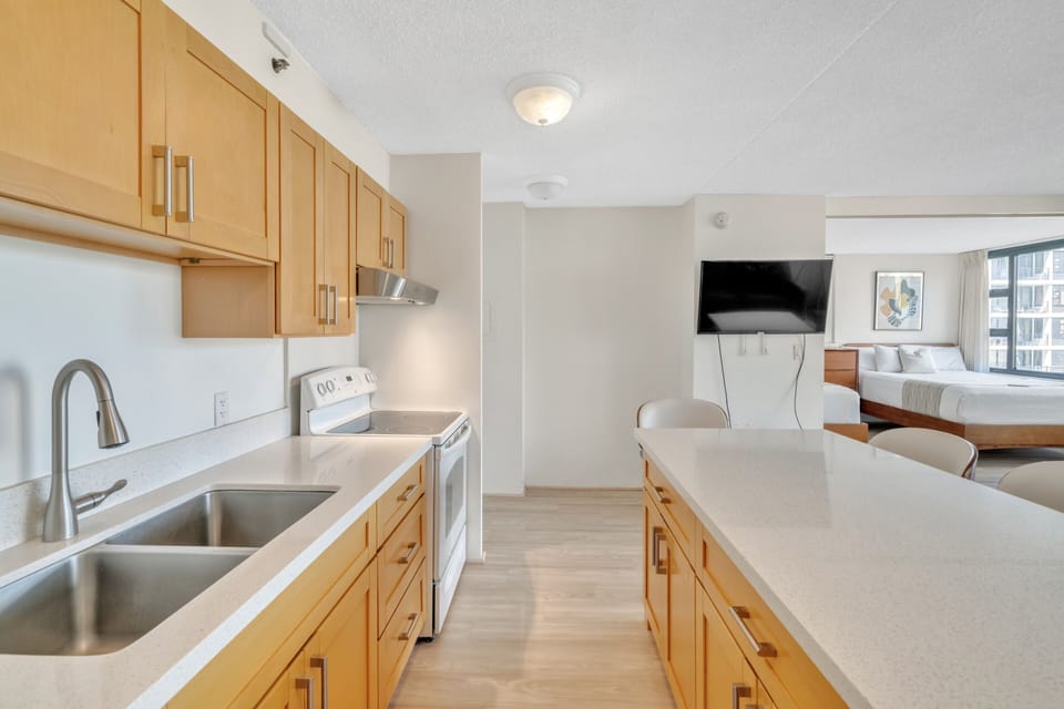 Condo, 1 Bedroom | Private kitchen | Fridge, oven, toaster