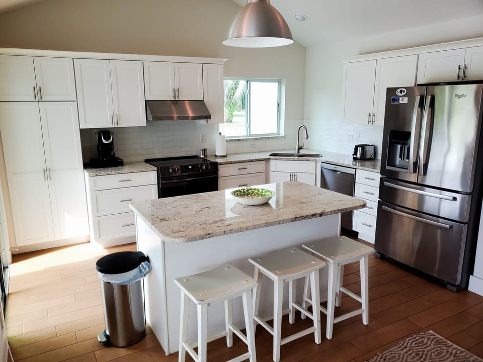Full kitchen