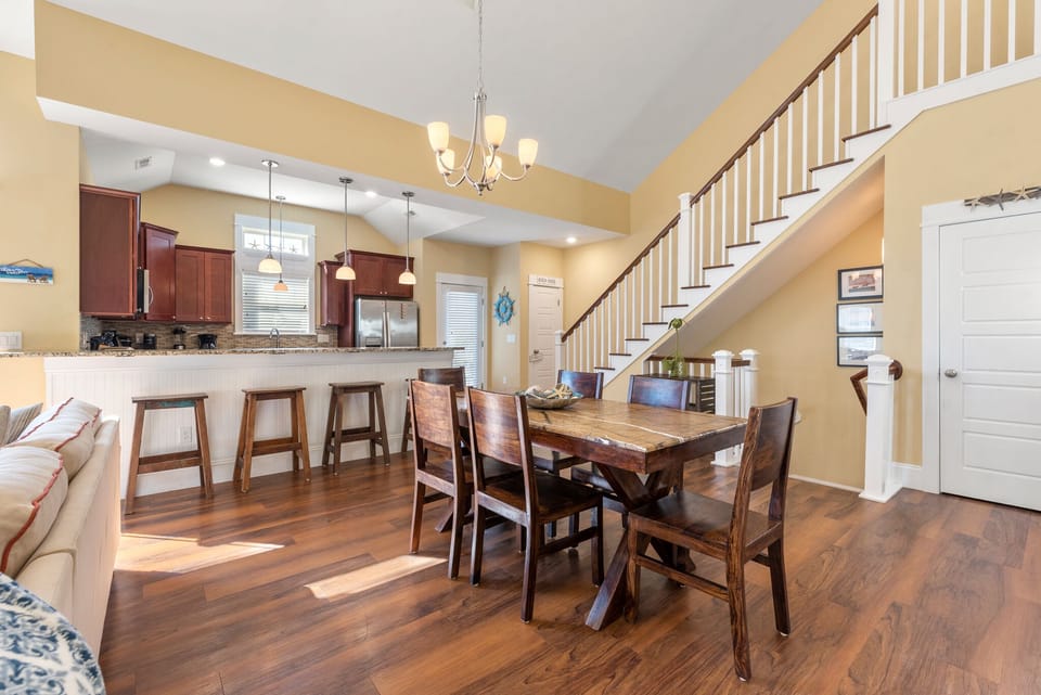 BV1093A: Beachaholic | Mid Level Dining Area