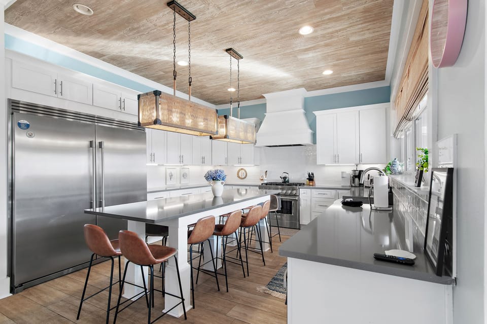 From pancake mornings to happy hour chats, this  Chef’s kitchen and bar seating for six. Makes every meal a memory!