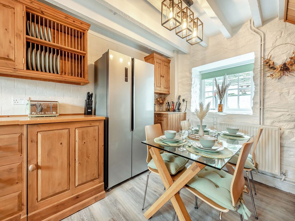 Kitchen/diner | Old Stables Cottage, Ponthirwaun