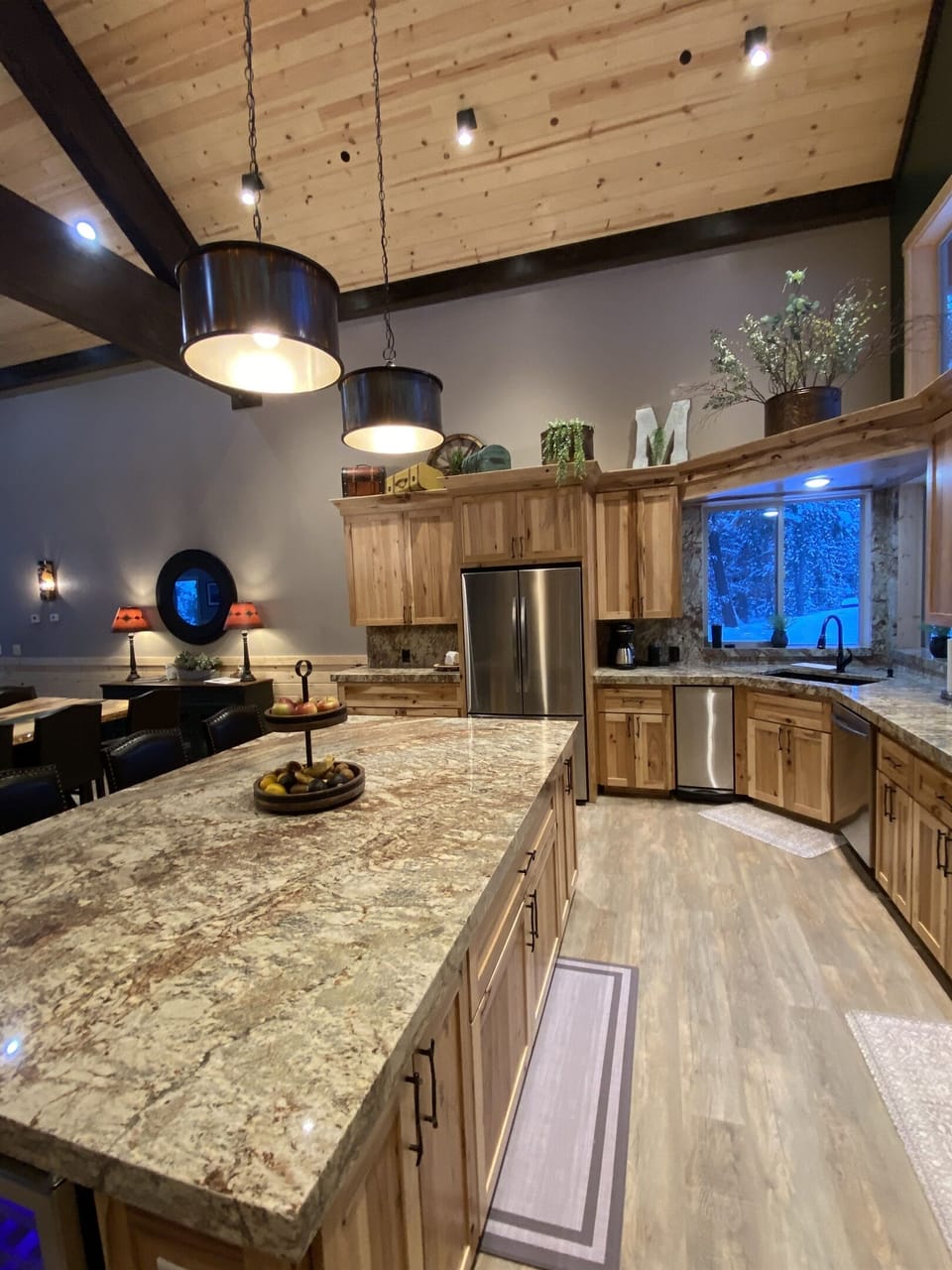 Style meets functionality in this beautiful kitchen!