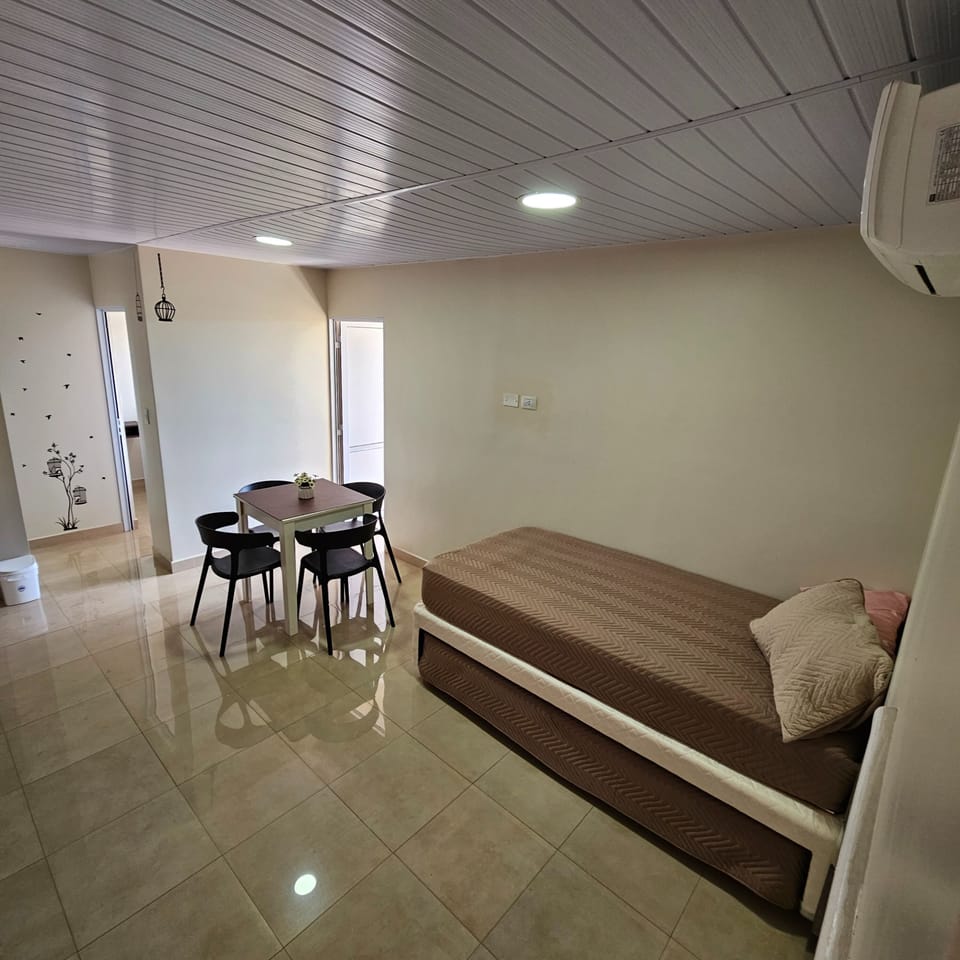 Classic Room | Minibar, in-room safe, desk, laptop workspace