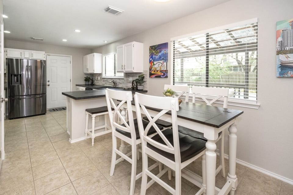 Breakfast area looking into kitchen