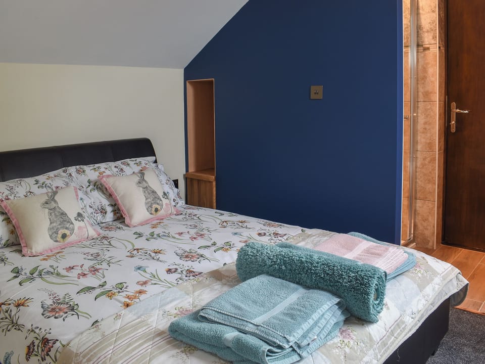 Double bedroom | Moorhens - Chilsham Farm Nurseries, Herstmonceux, near Hailsham