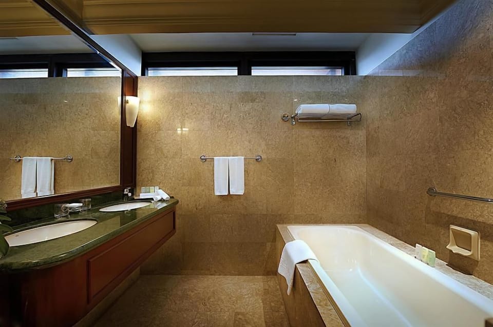 Premier Suite, 1 Bedroom | 1 bedroom, in-room safe, desk, iron/ironing board