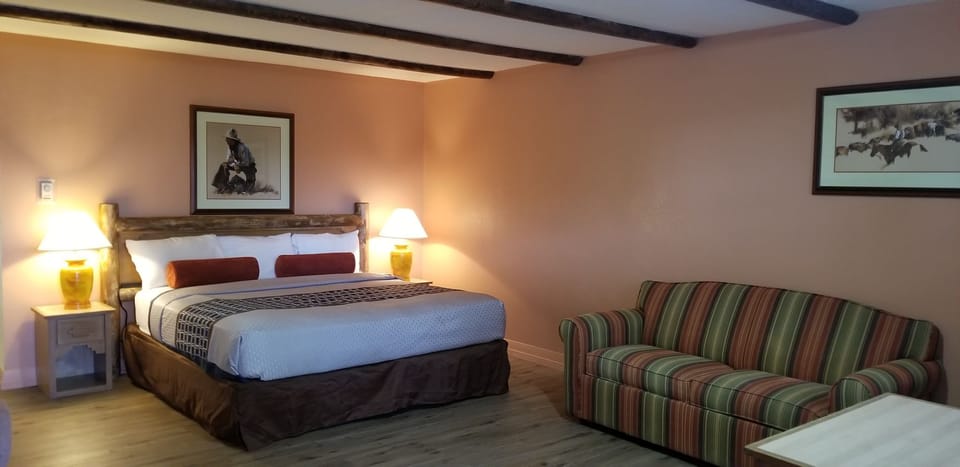 Comfort Room | Blackout drapes, soundproofing, iron/ironing board, WiFi (free)