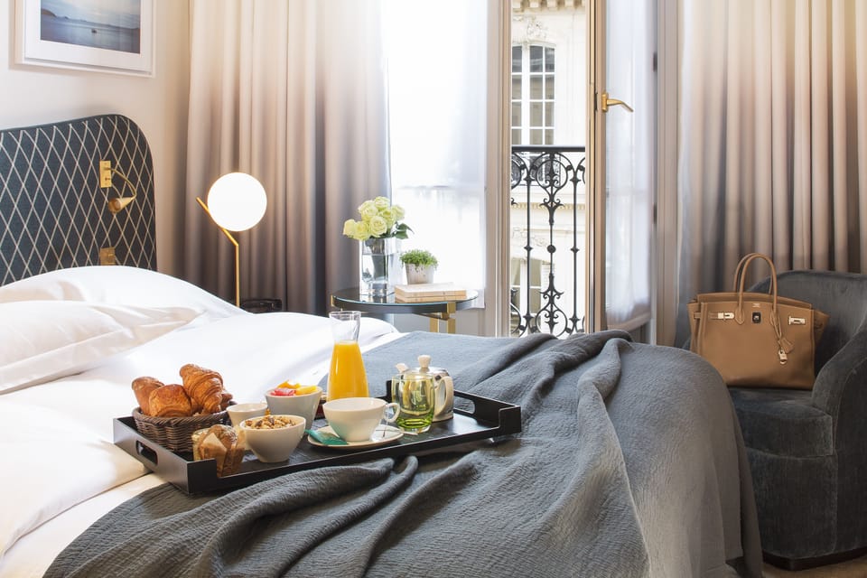 Superior Room | Room service - dining