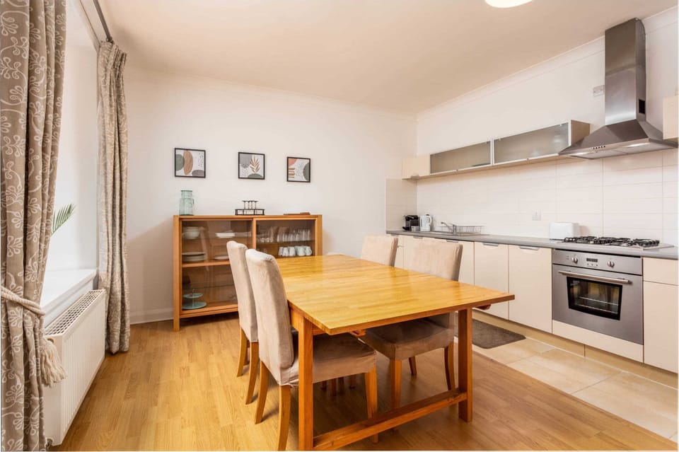 Standard Apartment | Private kitchen | Full-size fridge, microwave, oven, stovetop